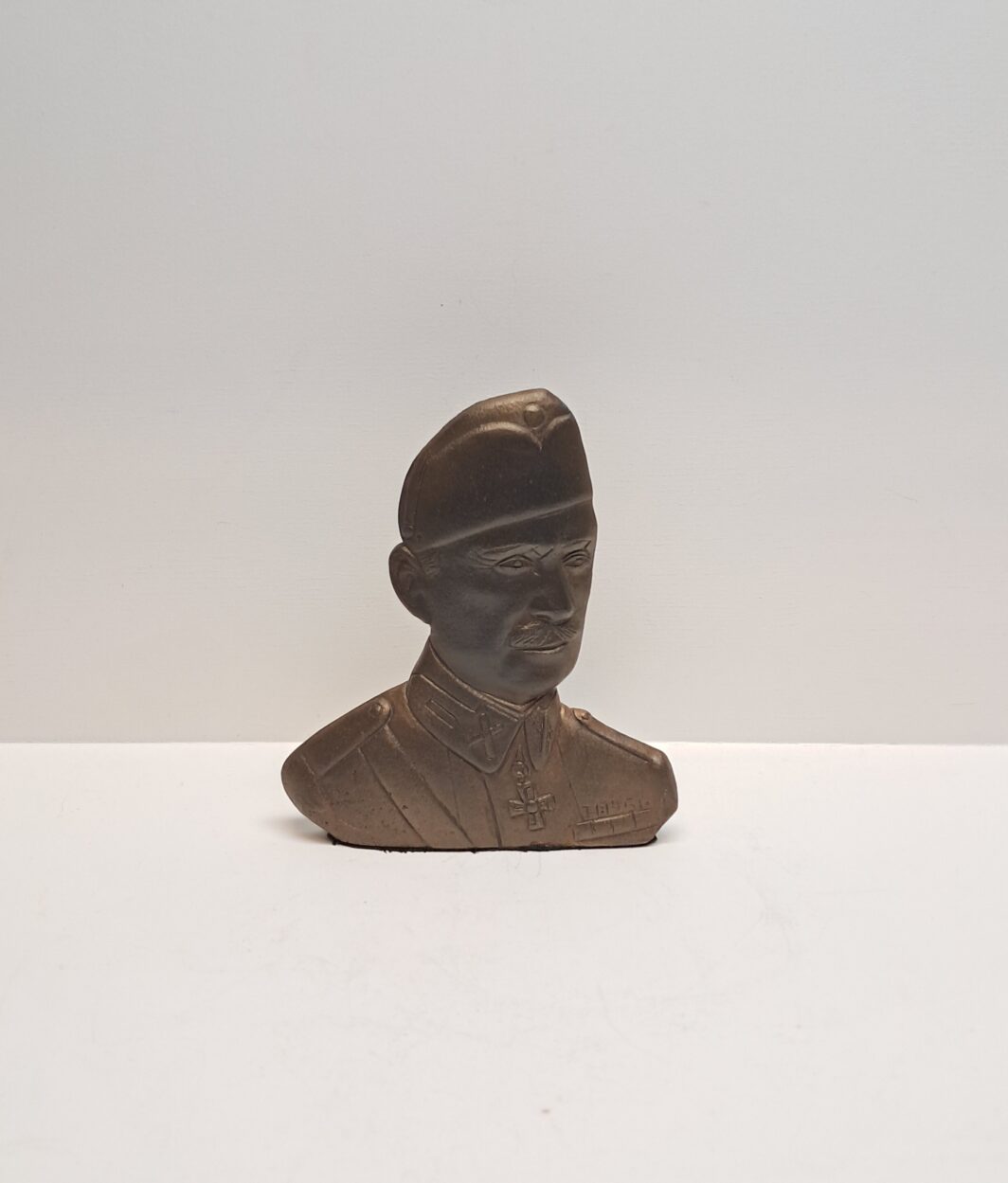Mannerheim pöytäreliefi