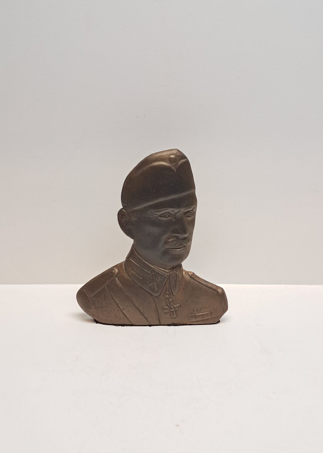 Mannerheim pöytäreliefi
