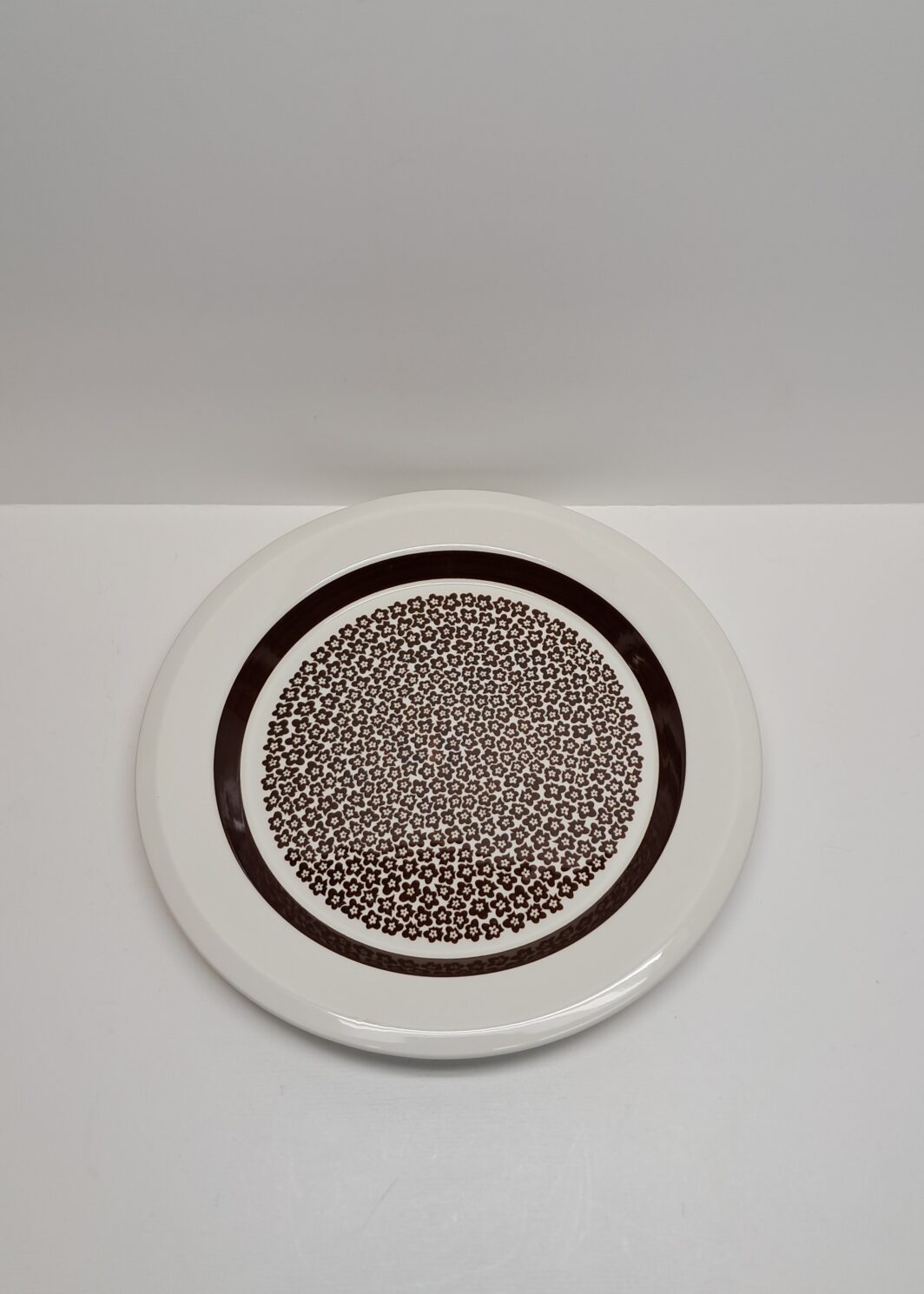 Arabia Faenza ruskeakukka lautanen