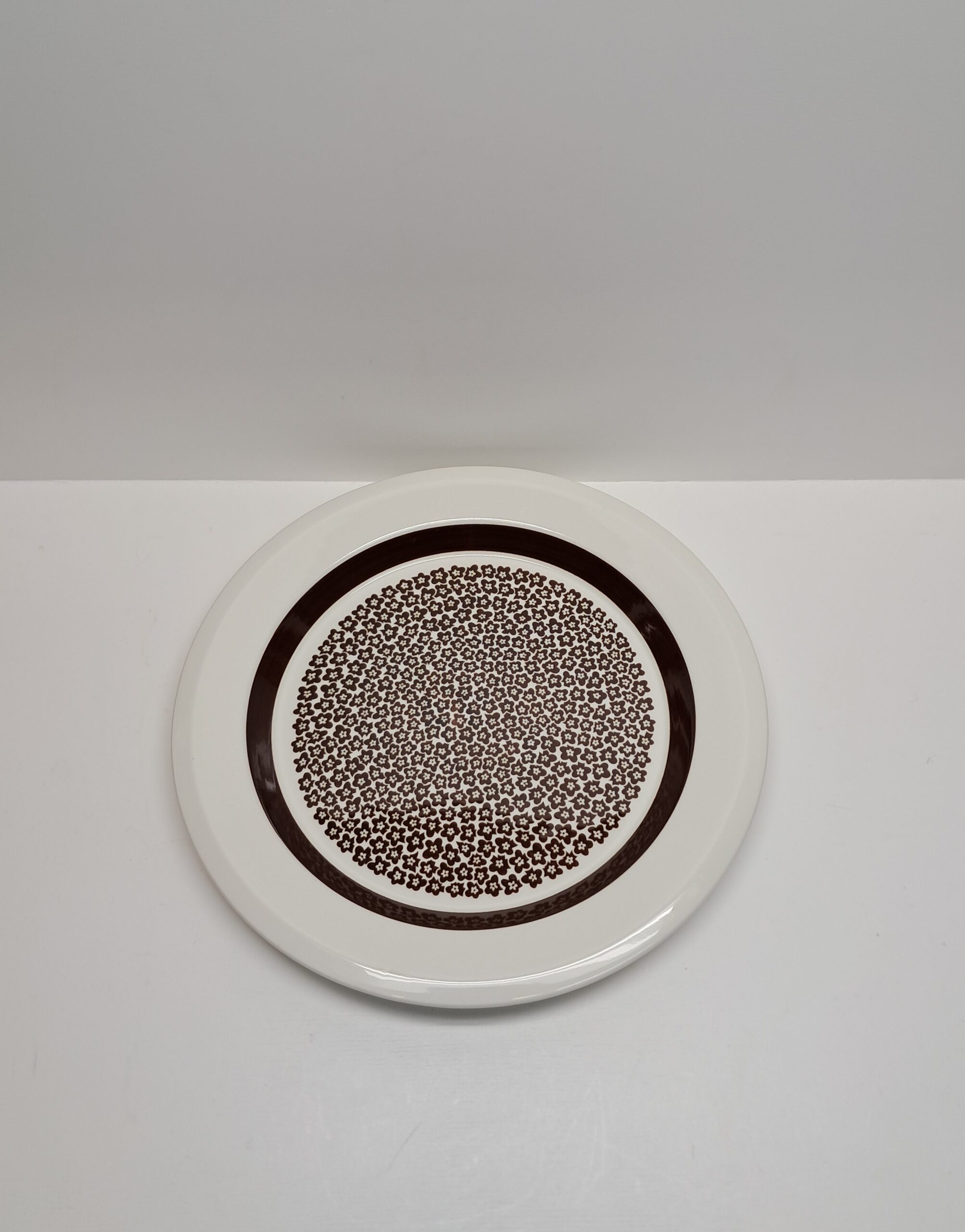 Arabia Faenza ruskeakukka lautanen