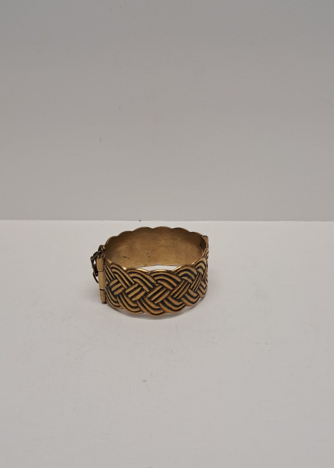 Kalevala koru - Karjalainen nauhapujotelma rannerengas