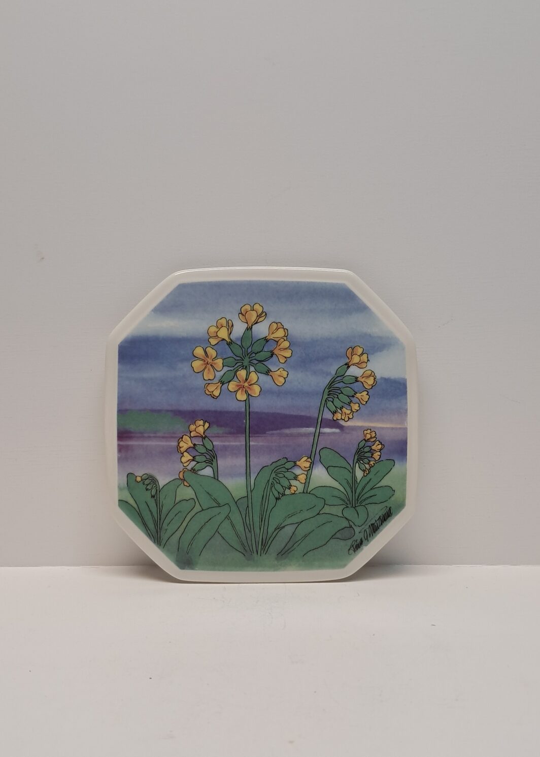 Arabia seinälaatta Kevätesikko