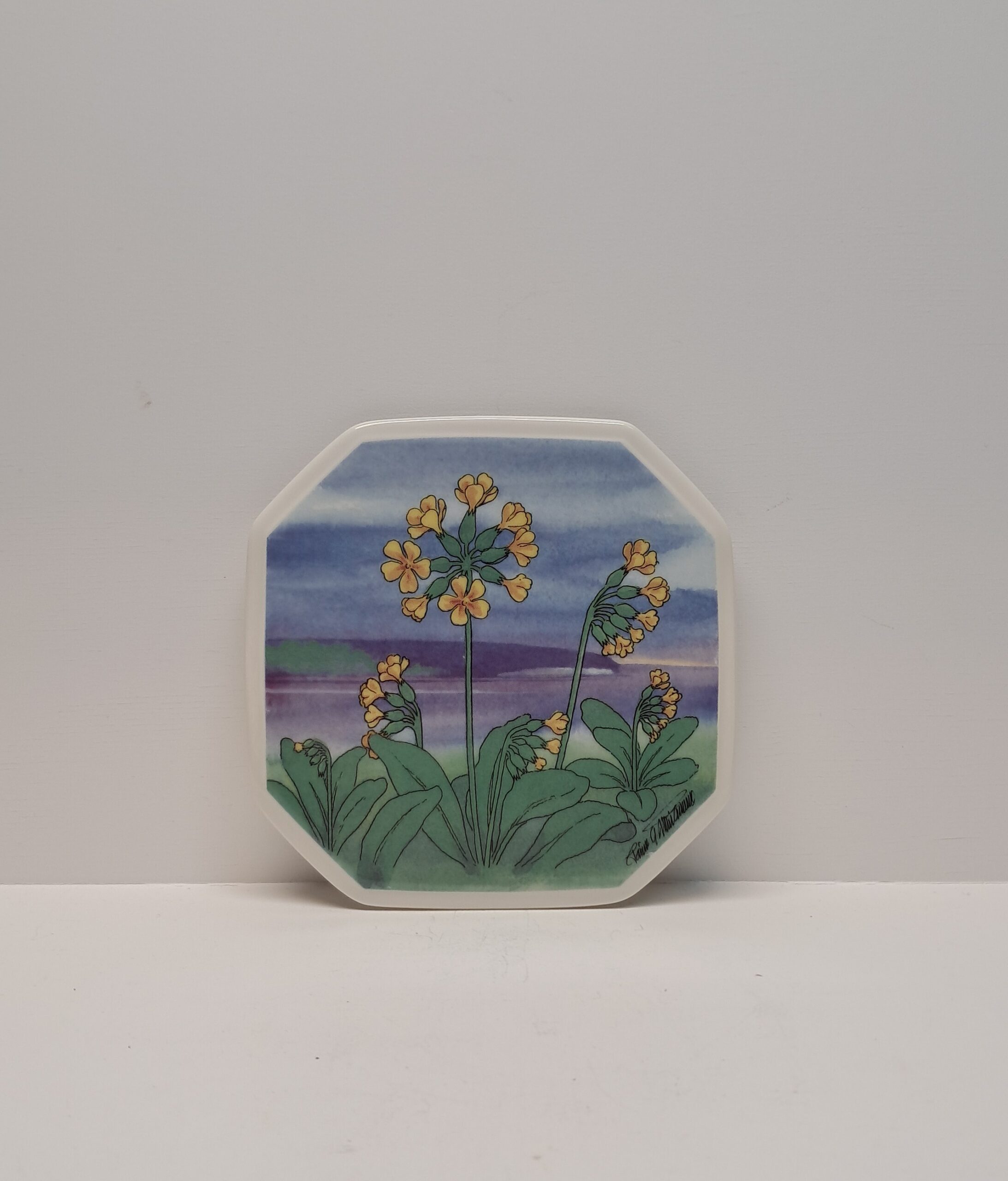 Arabia seinälaatta Kevätesikko